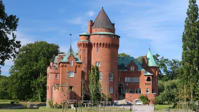 Var kan man se Mysteriet på Greveholm?